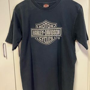Harley Davidson black shirt with raised decal size large.